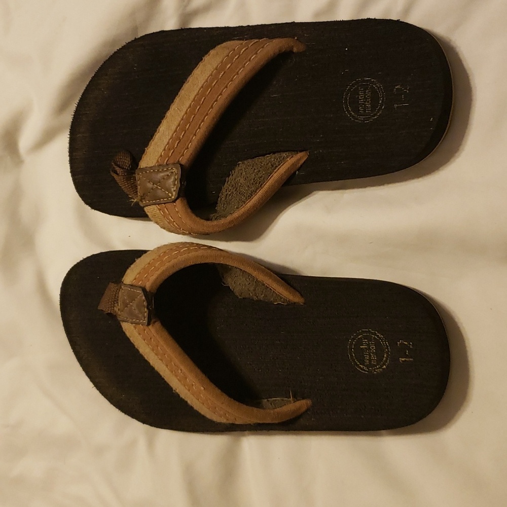 Wonder nation kids size 1-2 flip flops